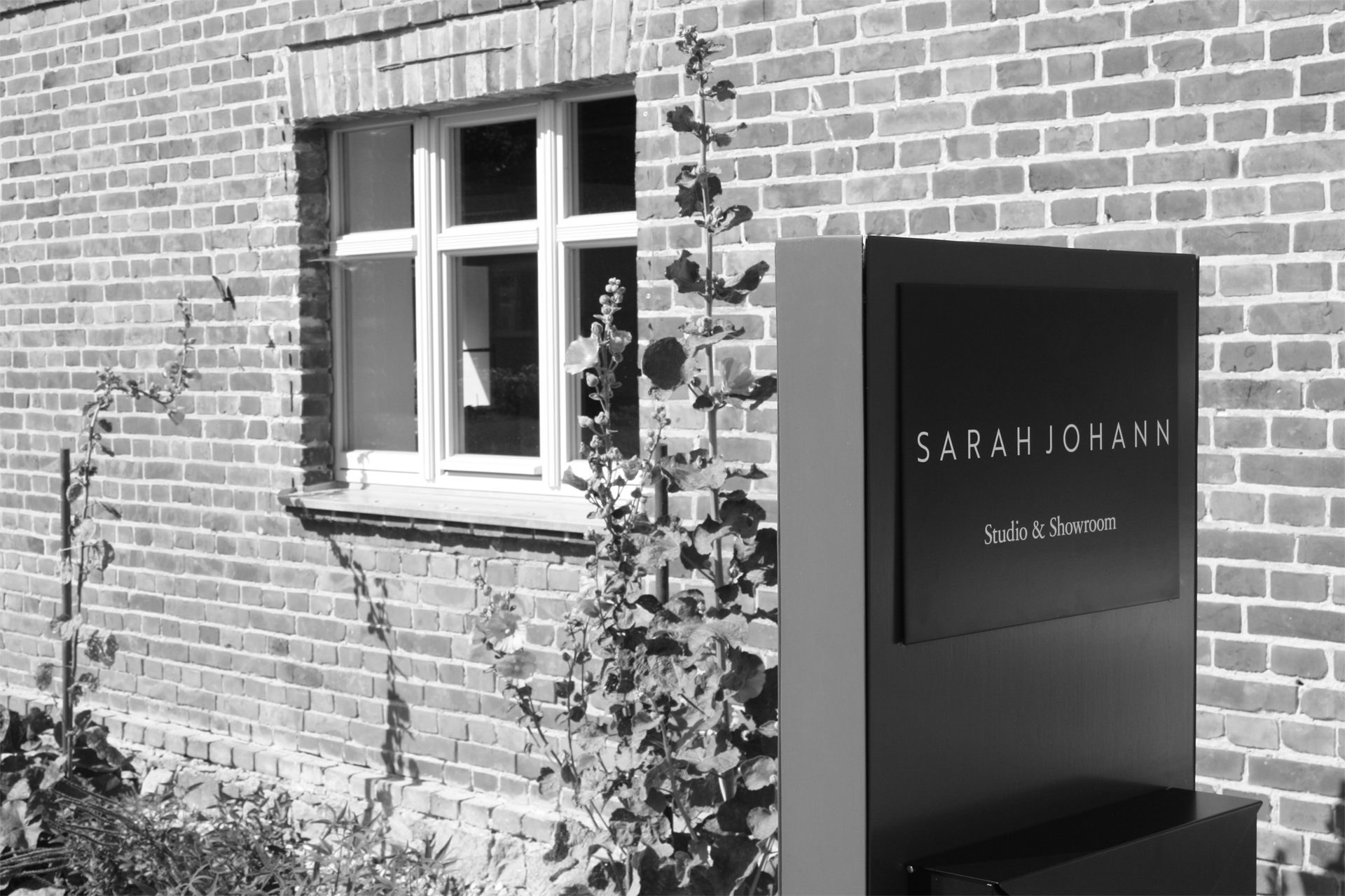 Showroom_SarahJohann_aussen_bw_fb79616e-33c3-4848-b1a4-959d9f724061.png